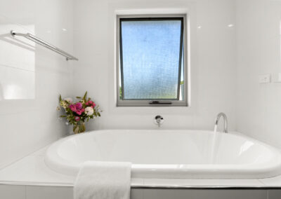 Master bedroom 1 ensuite-bath